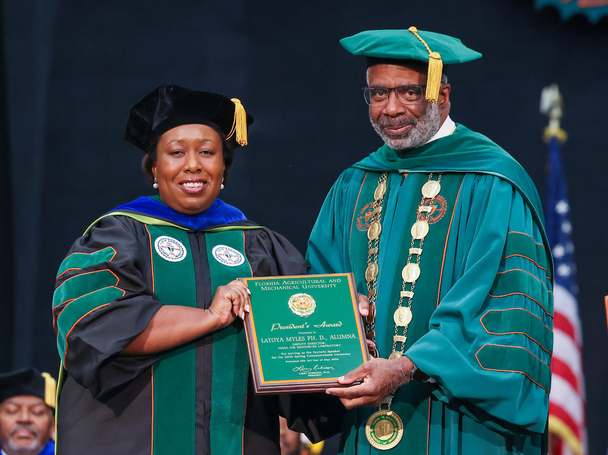 Commencement speaker LaToya Myles, Ph.D., receives the President’s Leadership Award. (Credit:Glen Beil)