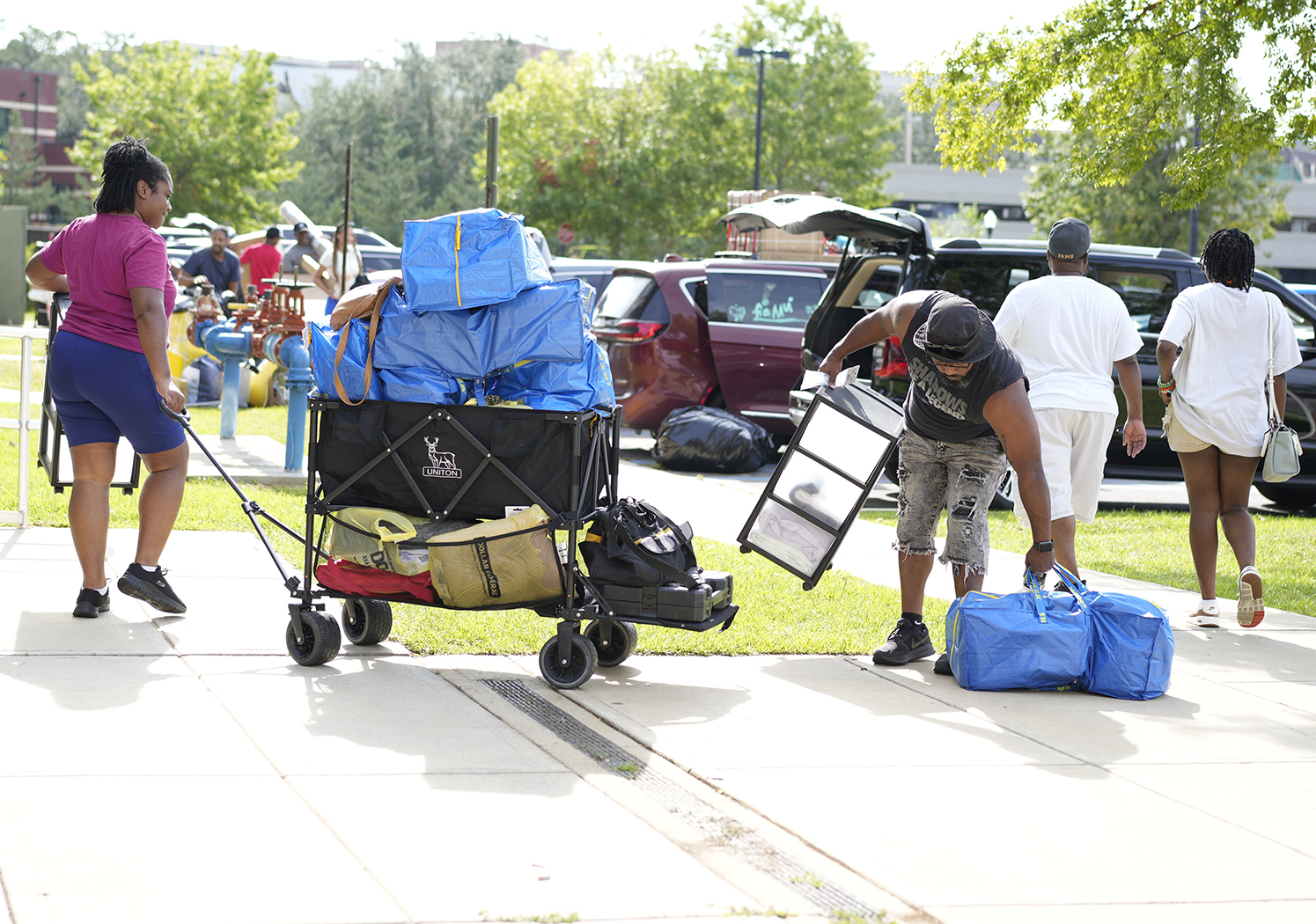 Students moving in